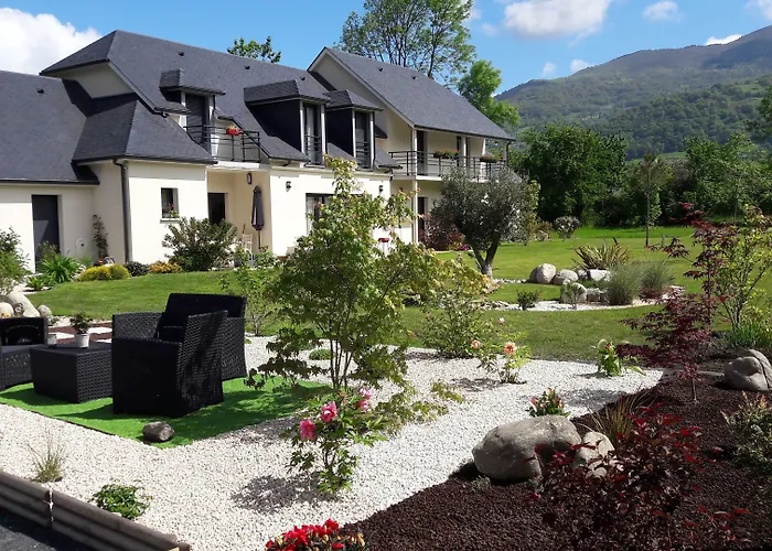 Le Balcon Des Cimes Bed and Breakfast Adast