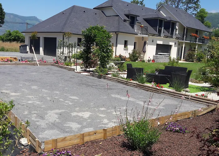 Le Balcon Des Cimes Bed and Breakfast