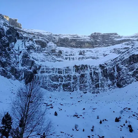 Le Balcon Des Cimes Bed & Breakfast 3*